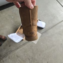 Kids Size 9 Uggs 