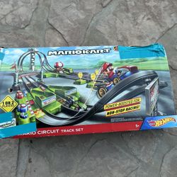 Hot Wheels Mario Kart Circuit Track Set