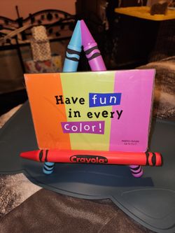New Crayola Crayon 5x7 Easel Pic Frame