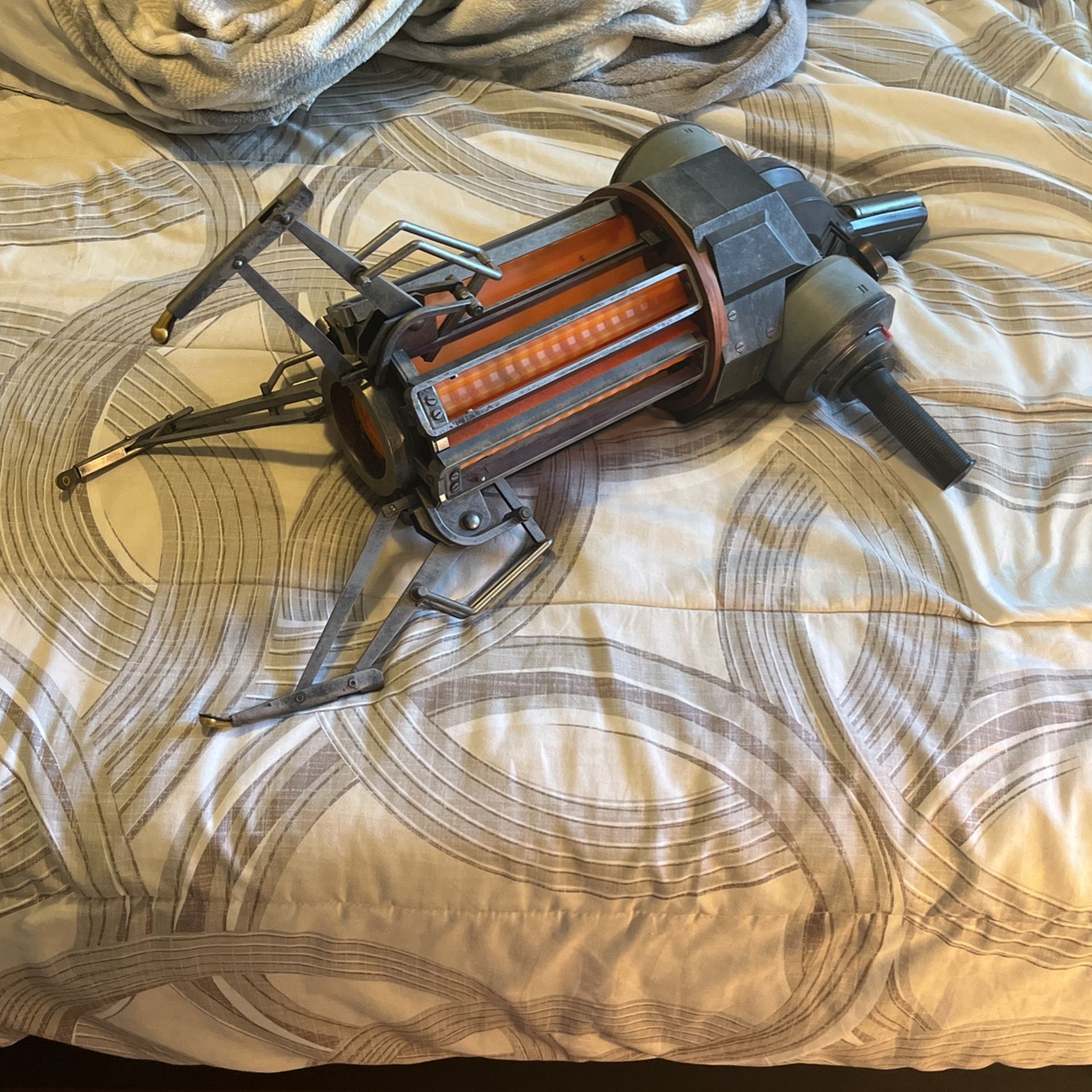 NECA Half Life 2 Gravity Gun Life-Size Replica