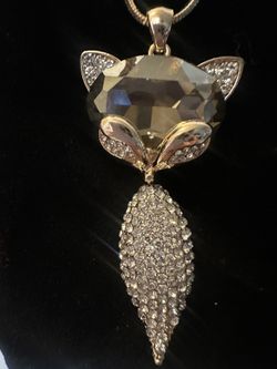 Fox Colar Pendent With Long Chain