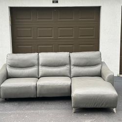 🛋️ Sectional Couch/Sofa - LIKE NEW -  Leather - Delivery Available 🚛
