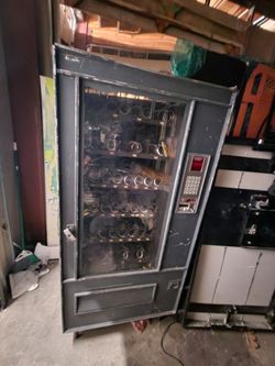FREE!! VENDING MACHINE IN LOS ANGELES 90034!! FREE!! UPDATED!!