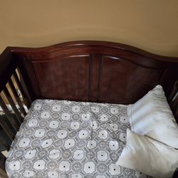 Baby Crib/Day Bed Convertible