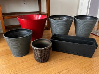6 Assorted Indoor/Outdoor Planters