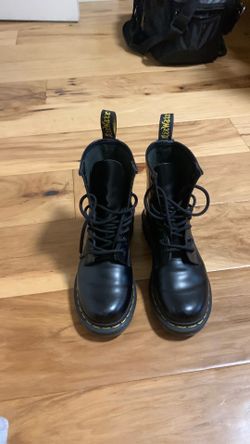 Dr Martin Size 6 ladies