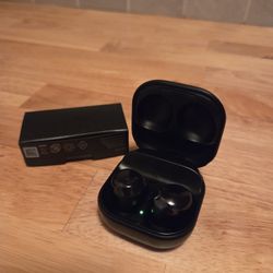 Phantom Black Galaxy Buds Pro, great condition
