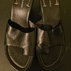 Size 8.5 Black Leather Valerie Stevens 2 In Wedges.