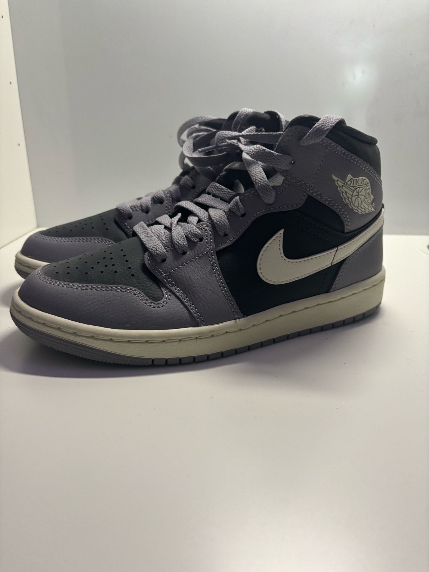 Nike Air Jordan 1 Mid Women’s Size 7.5 - Worn Once