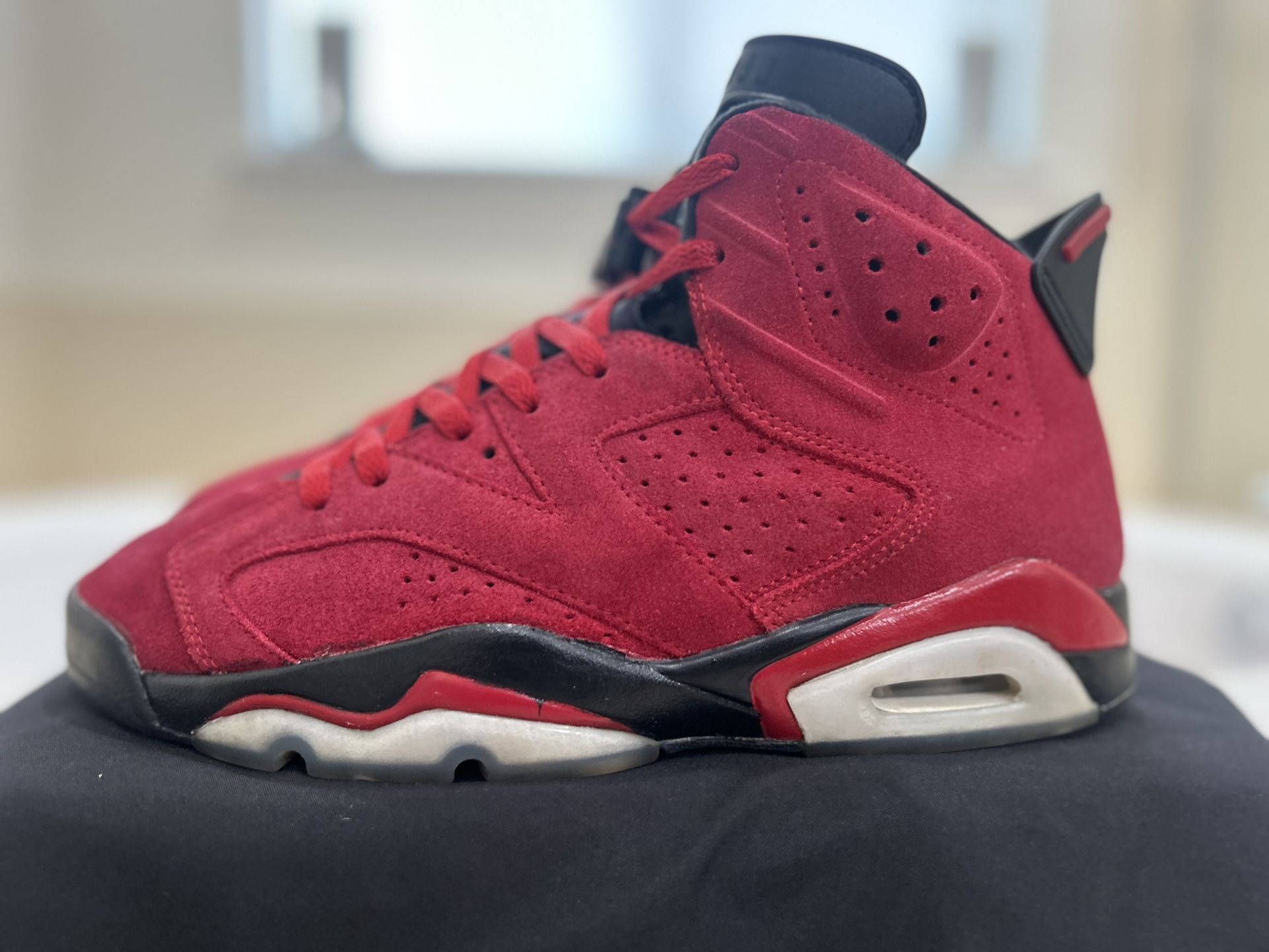 Air Jordan Retro Size 9.5m. 129$ Obo