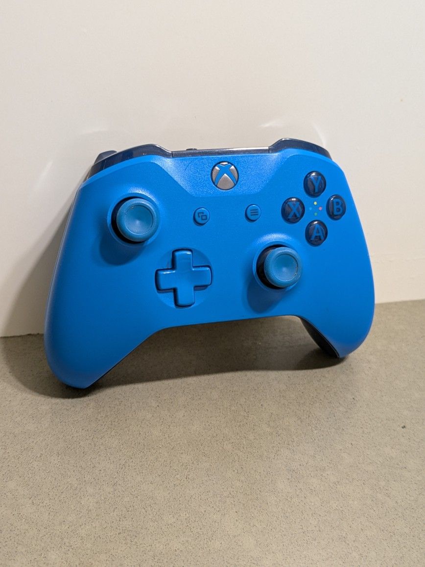 Xbox Wireless Controller in blue Like Now Everything Works Great π