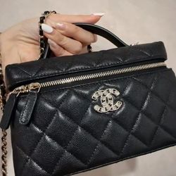 Litchi leather shoulder bag women's black