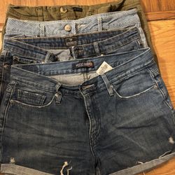 Women Shorts Size 8/9