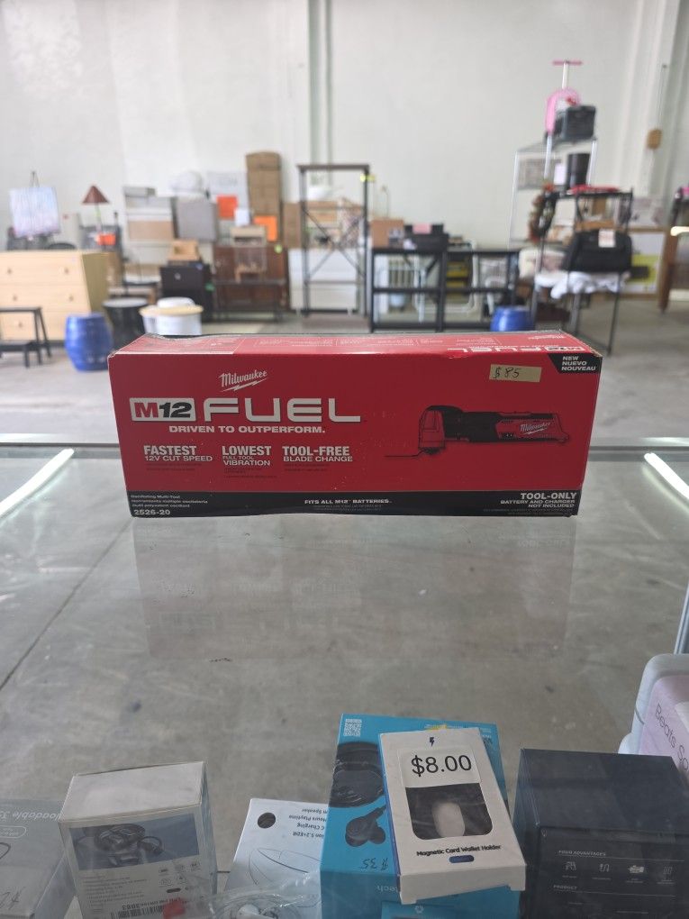 Milwaukee M12 ,12 Volts Oscillating Multi Tool