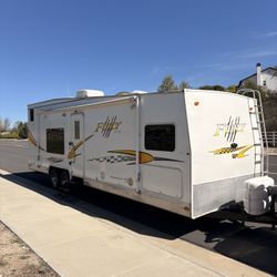 2006 Toy Hauler 31 Foot