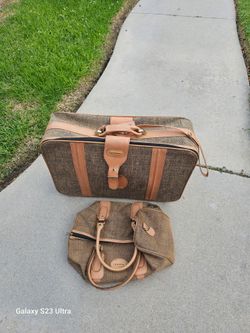 2 fifth  Avenue  bags  never used very  light  and  heavy duty both for $25