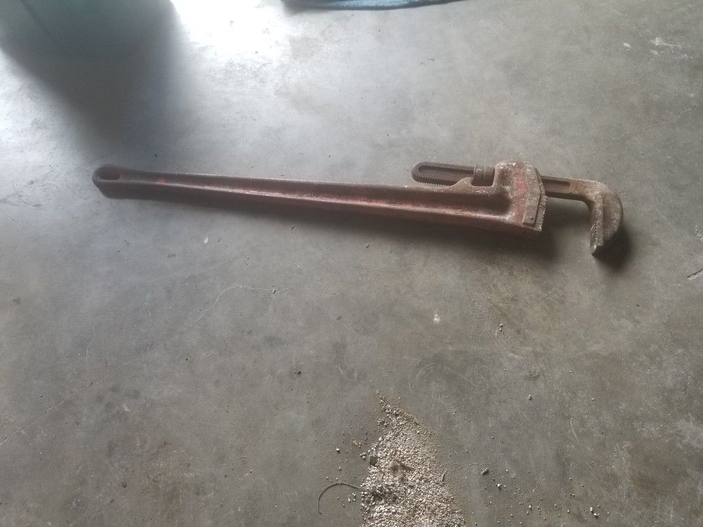 pipe wrench