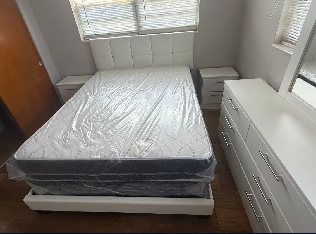 New Bedroom Set, All Pieces Included Bed Frame Mattress NIGHTSTANDS Dresser