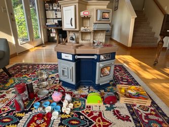 LITTLE TIKES KITCHEN PLAY SET WITH MELISSA & DOUG PLAY KITCHEN ITEMS