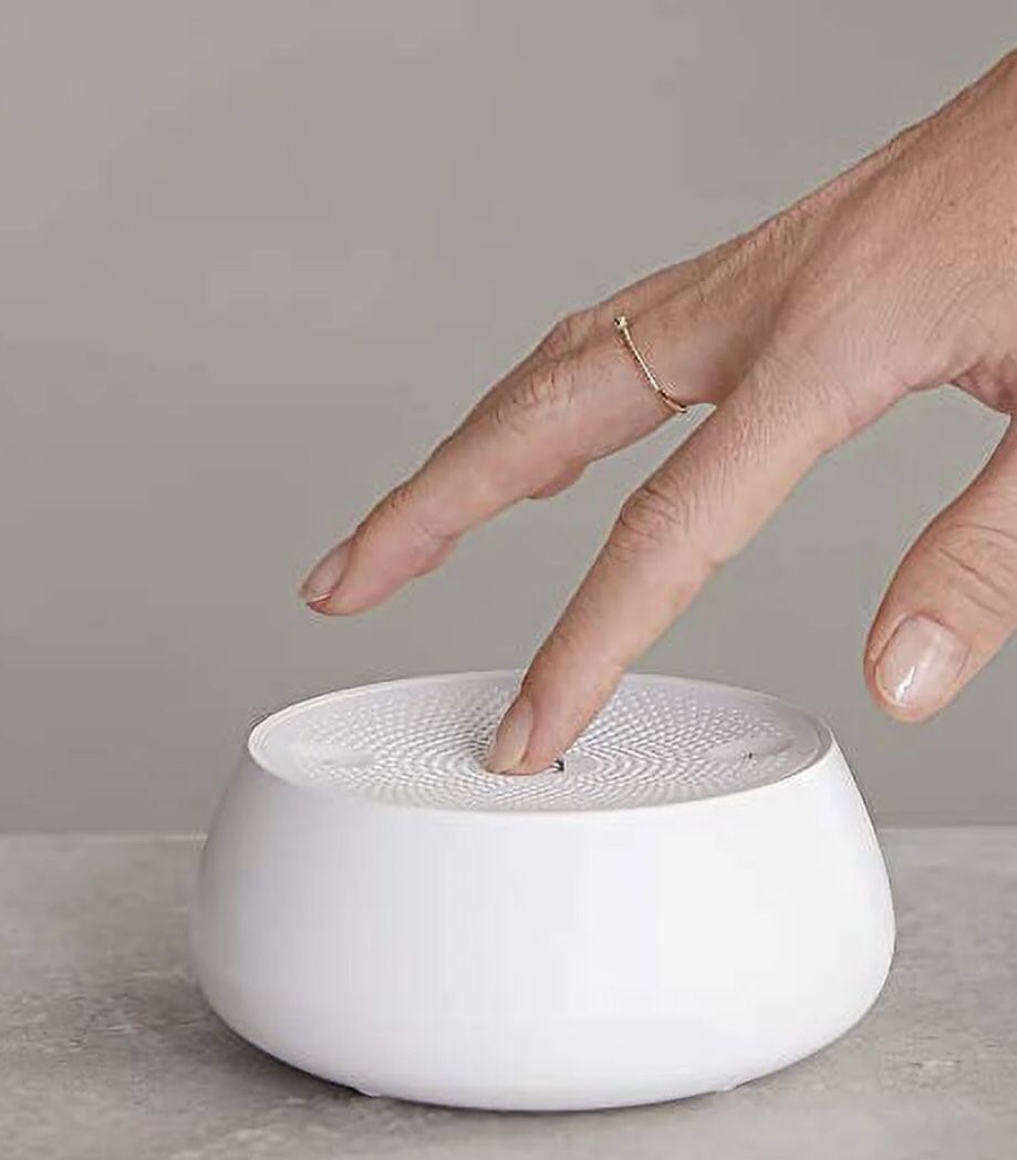 Hatch rest noise smart sound machine with 8 soothing sounds mini white.