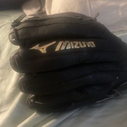 Mizuno Baseball Glove