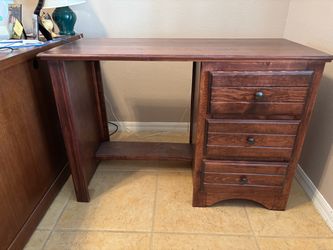 Trendwood Sedona II Wood Student Desk – 3 Drawers – Excellent Condition