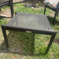 Juego d patio d 4 sillas y una mesita