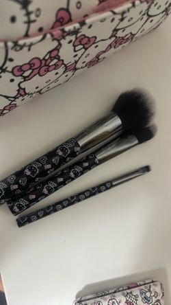 Makeup brushes