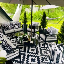 NEARLY NEW MODERN OUTDOOR FURNITURE