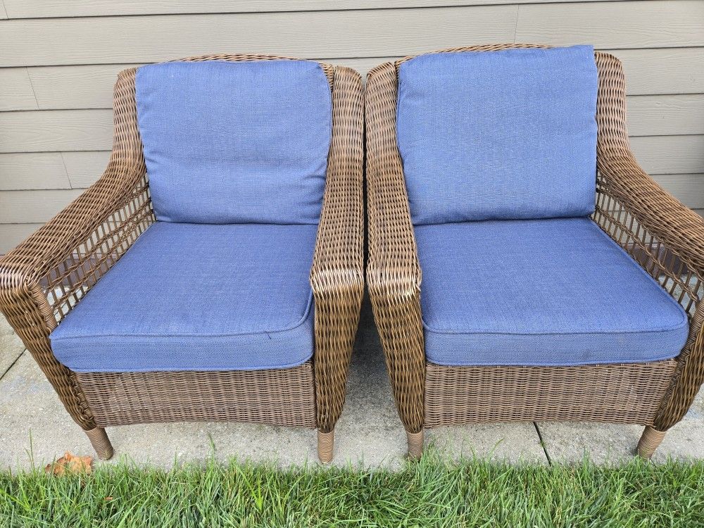Outdoor Furniture 2 Chairs