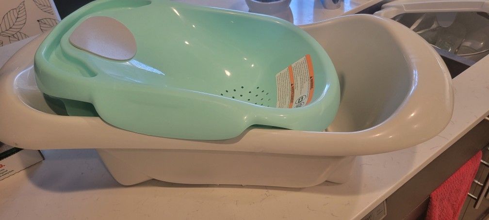 Transitional Baby Tub