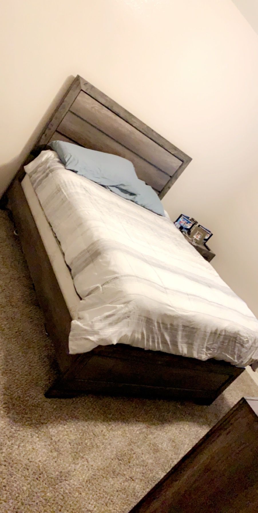 Complete Queen bed set
