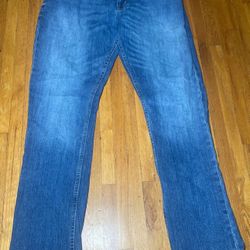 Mossimo 38x32 Blue Jeans Straight Leg Distressed Faded Light Wash Casual