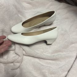 Dream Pairs Size 11 Women’s Kitten Heel