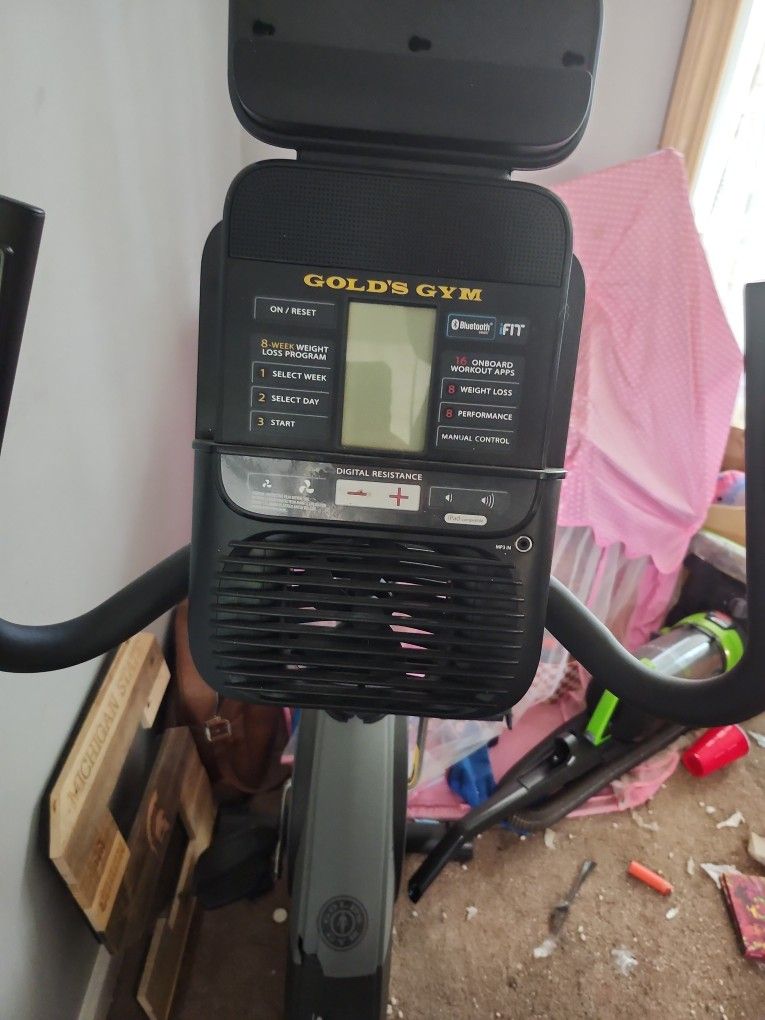 Golds Gym 400 Ri Smr Exercise Bike. 
