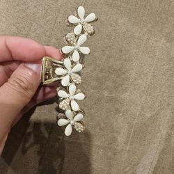 Gold Gold Floral Hair Clip -Pearl Daisy Design (Like New)