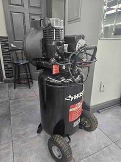 Compresor de aire HUSKY 30 galones – $480