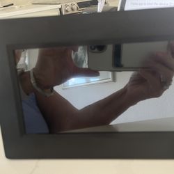 Aluratek 7” Digital Photo Frame NEW But No Box Instructions In Photo Or Go On Line Very Easy