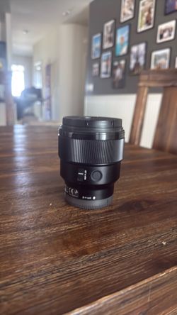 Sony FE 85mm f/1.8 Lens