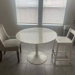 Modern Round Table + 2 Chairs 