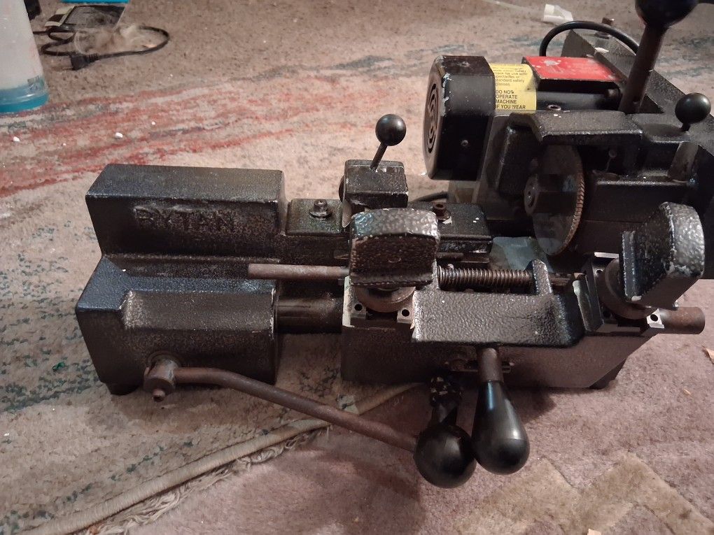 Key Maker And Duplicater W/battery And Hydraulic Pump