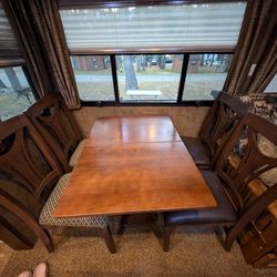 Kitchen Table W 4 Chairs