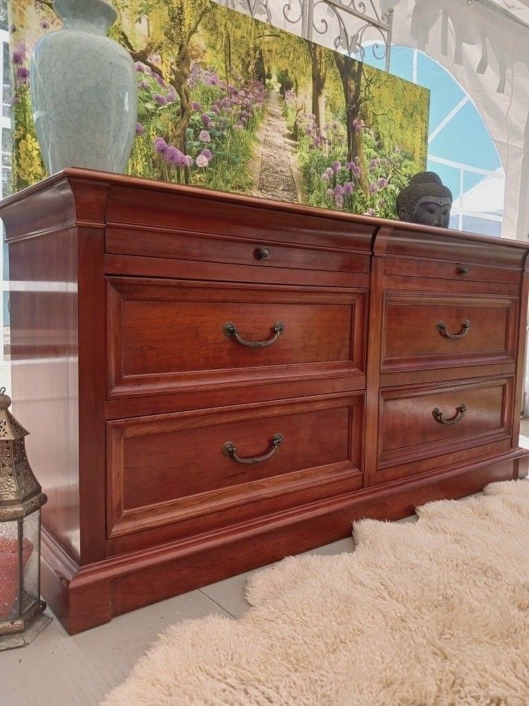 Great Solid Wood Ethan Allen Medallion 6 Drawer Dresser, Delivery