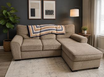 BEAUTIFUL SECTIONAL COUCH W CHAISE! DELIVERY AVAILABLE
