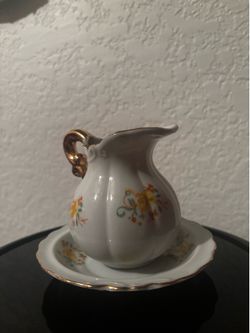 ✨🌼 Vintage Royal Crown Porcelain Creamer and Saucer Set - Yellow Floral & Gold Trim✨🌼