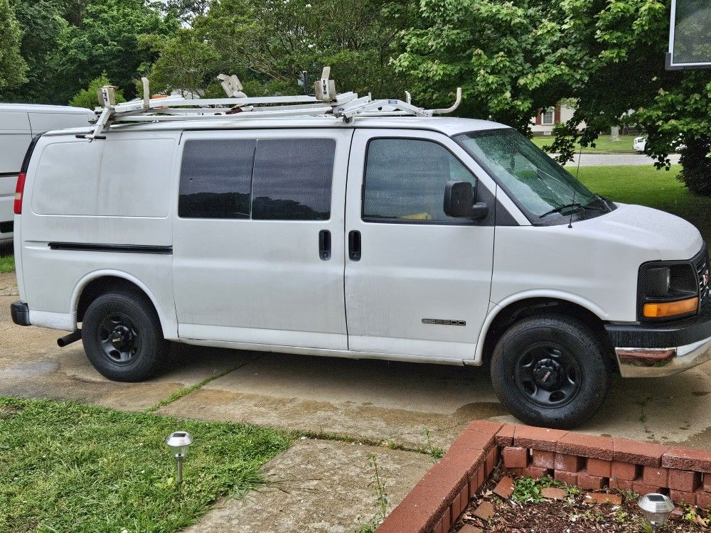 Cargo Van Gmc 2005 Year 211 711 Millas