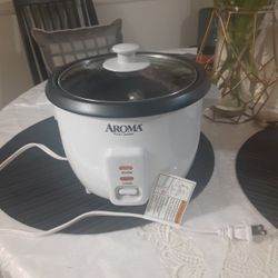 Aroma Rice Cooker 3 cups uncook rice and 6 cups cooked rice s.