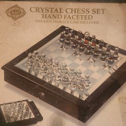 Vintage 2003 Shannon Crystal Chess Set by Godinger – Hand Faceted – Wooden Storage Case