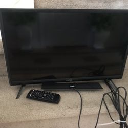 Like New Smart 24” Vizio TV With Remote And Antenna. Beautiful And Very Clear Picture