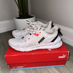 Puma Soft Foam Size 8 (Women) 